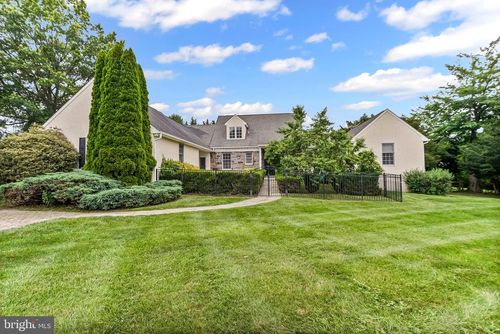 384 Lenni Rd, CHESTER HEIGHTS, PA, 19017-3106 | Card Image