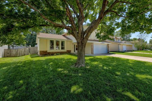3729 Falcon Dr, Bellevue, NE, 68123-2251 | Card Image