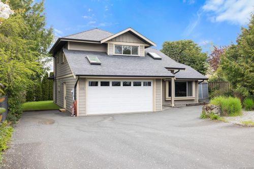 858 Selkirk Ave, Esquimalt, BC, V9A2T8 | Card Image