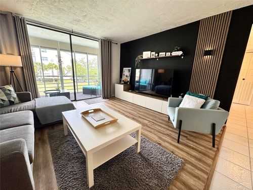 206-2811 Somerset Dr, Lauderdale Lakes, FL, 33311-1981 | Card Image