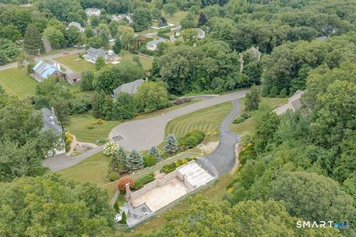 32 King Richards Ct, Avon, CT, 06001-2989 | Card Image