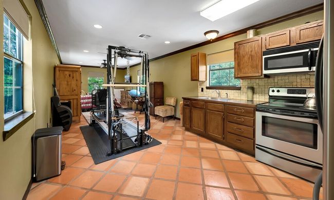 565 Lost Hunters Cyn, House other with 5 bedrooms, 5 bathrooms and 3 parking in China Spring TX | Image 72