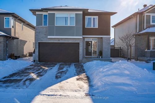 17 Fanning St, Carleton Place, ON, K7C0J2 | Card Image