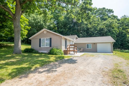 10456 S Ferris Ave, Grant, MI, 49327-9609 | Card Image