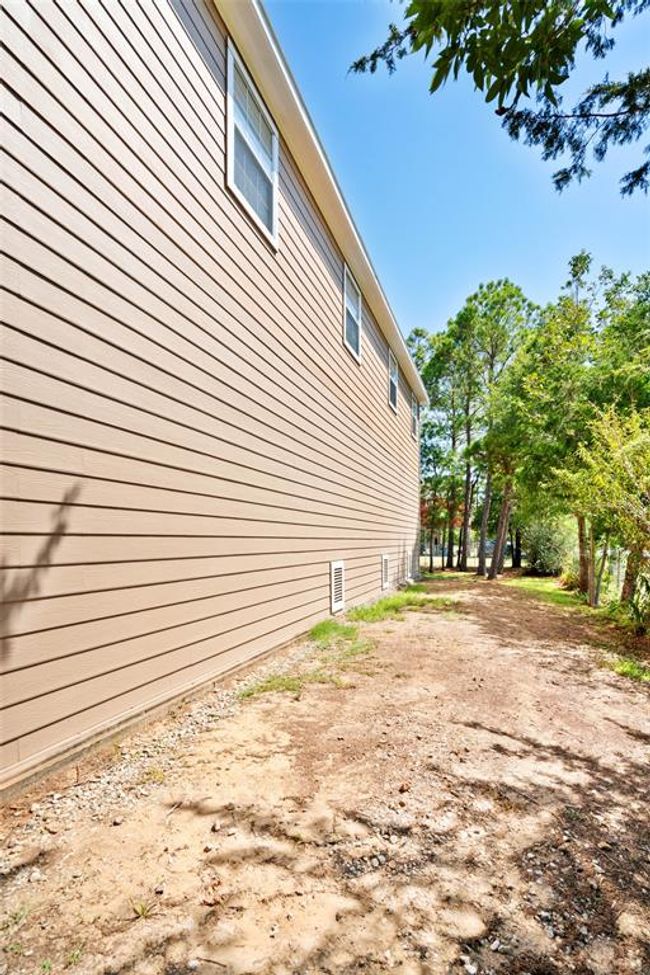 127 Metzwright Dr, House other with 4 bedrooms, 2 bathrooms and null parking in Anahuac TX | Image 22