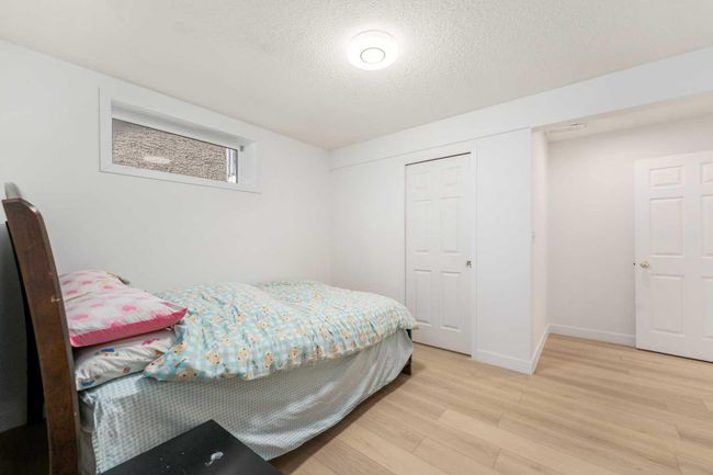 919 Shawnee Dr Sw, House other with 5 bedrooms, 4 bathrooms and 4 parking in Calgary AB | Image 40