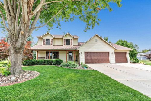370 Nightingale Drive, Pulaski, WI, 54162 | Card Image