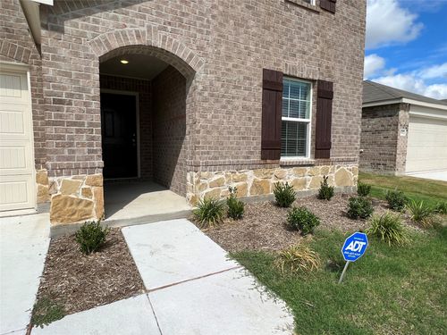 16013 Crews Ave, Haslet, TX, 76052-3831 | Card Image