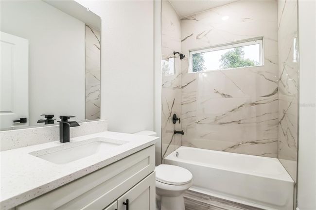 Secondary bathroom | Image 12