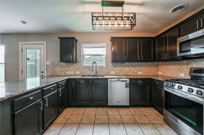 Kitchen | Image 10