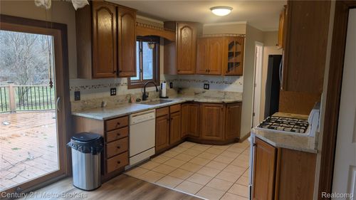 7445 New Hampshire Dr, Davison, MI, 48423-9512 | Card Image