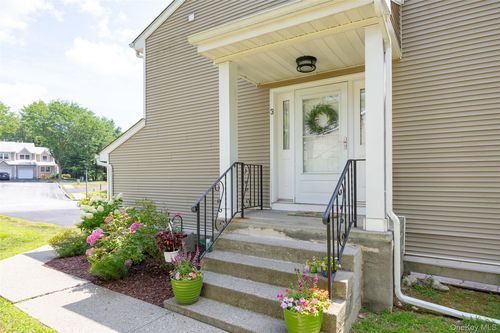 3 Deer Crossing Dr, Fishkill, NY, 12524-1349 | Card Image