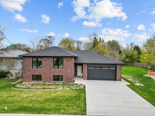 134 King St, Lambton Shores, ON, N0M2N0 | Card Image
