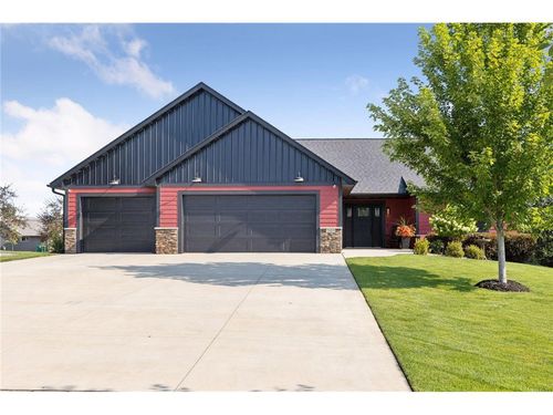203 Vista Cir, RIVER FALLS, WI, 54022-7519 | Card Image