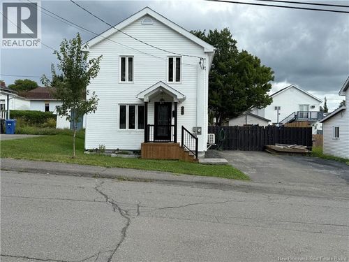 75 35e Ave, Edmundston, NB, E3V2V1 | Card Image