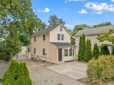 89 Harbor Road, House other with 2 bedrooms, 2 bathrooms and null parking in Port Washington NY | Image 2