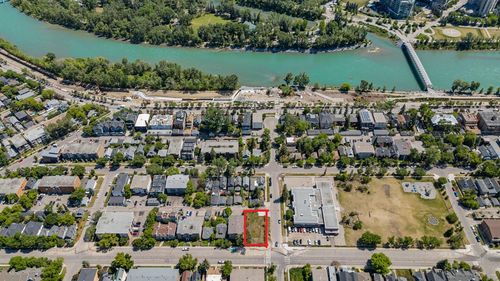 737 2 Ave Nw, Calgary, AB, T2N0E4 | Card Image
