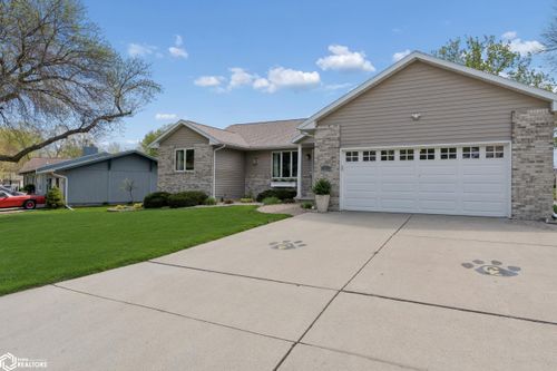 105 Woodlane Dr, Clear Lake, IA, 50428-1014 | Card Image