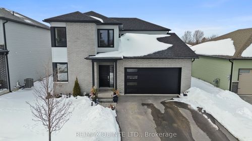 40 Allen St, Picton, ON, K0K2T0 | Card Image