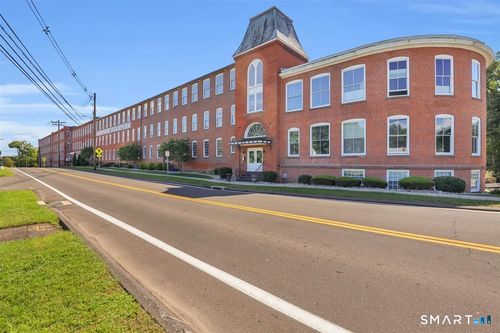 211-10 Main St, Berlin, CT, 06037-2662 | Card Image