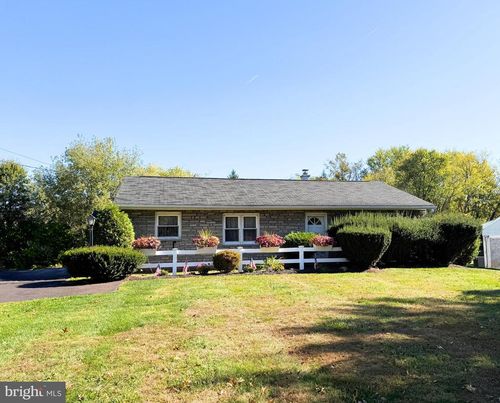 420 N Lewis Rd, ROYERSFORD, PA, 19468-1511 | Card Image