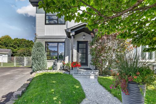 284 Rue Des Vinaigriers, House with 3 bedrooms, 2 bathrooms and null parking in Gatineau QC | Card Image