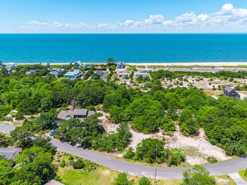 420 Lake Dr, Southold, NY, 11971 | Card Image