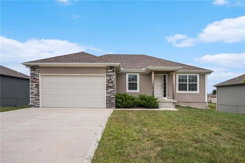 705 Poplar Cir, Belton, MO, 64012-4764 | Card Image