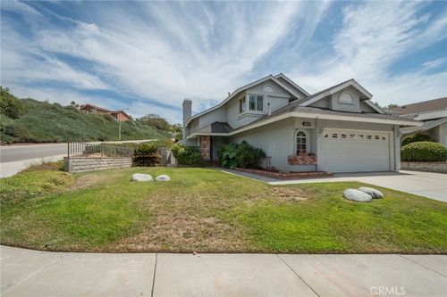 28454 Evergreen Ln, Santa Clarita, CA, 91390-4011 | Card Image