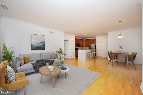 apt-419-500 Admirals Way, PHILADELPHIA, PA, 19146-5227 | Card Image
