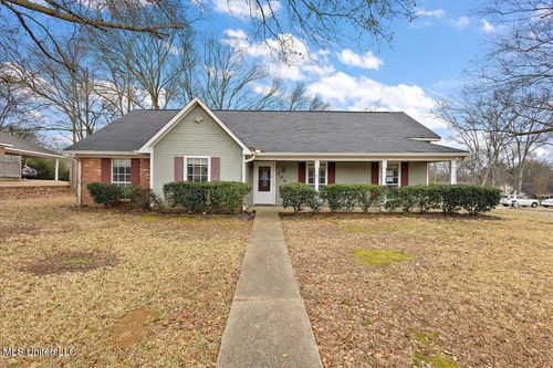 200 Hawthorne Dr, Madison, MS, 39110-9334 | Card Image