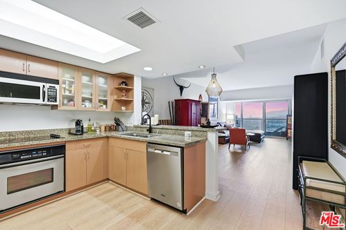 1510-13700 Marina Pointe Dr, Marina del Rey, CA, 90292-9297 | Card Image