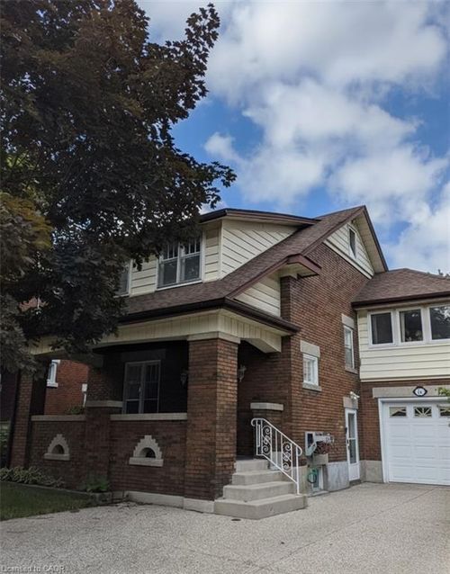 16 Park St, Kitchener, ON, N2G1M3 | Card Image