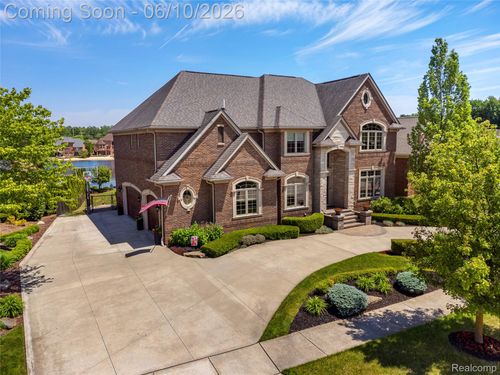 52438 Silent Ridge Dr, Chesterfield, MI, 48051-1986 | Card Image