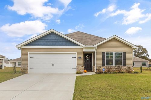 211 Chubbs Ln, Owens Cross Roads, AL, 35763-4514 | Card Image