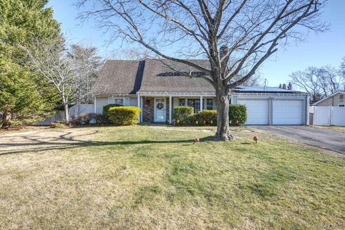 5 Wintergreen Dr, Coram, NY, 11727-2215 | Card Image