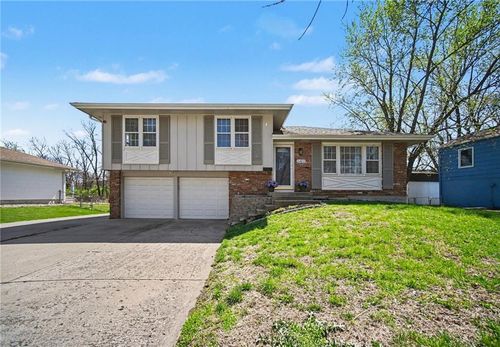 6403 E 120th Ter, Grandview, MO, 64030-1211 | Card Image