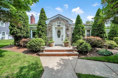 10 Pease Ave, Verona, NJ, 07044-1402 | Card Image