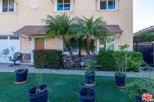 6953 Enfield Ave, Reseda, CA, 91335-4715 | Card Image
