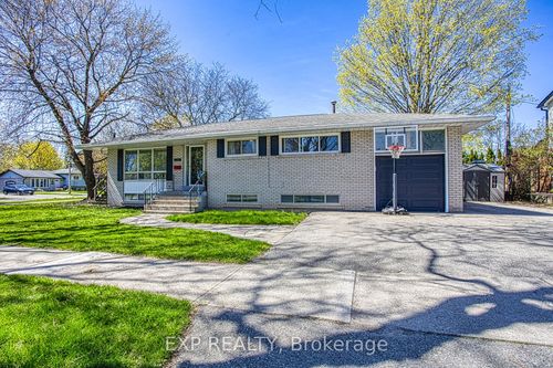 2387 Cyprus Ave, Burlington, ON, L7P1G5 | Card Image