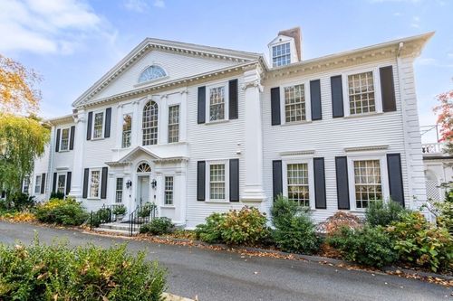 15 Catlin Rd, Brookline, MA, 02445-5748 | Card Image