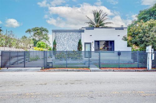 1-2126 Nw 3rd St, Miami, FL, 33125-5332 | Card Image