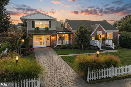 372 Maple Ave, HANOVER, PA, 17331-4720 | Card Image