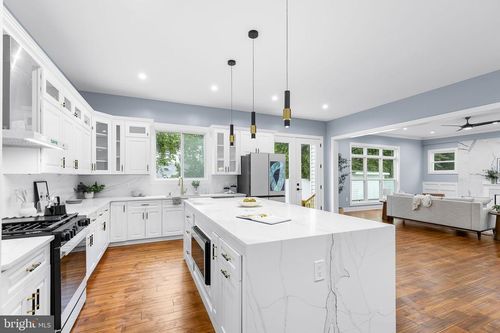 5811 Arnet St, FALLS CHURCH, VA, 22041-1601 | Card Image