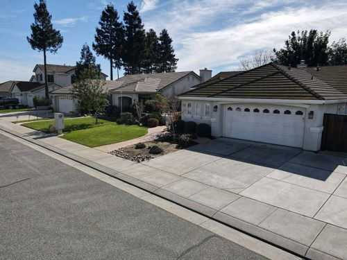 2421 Jonathon Dr, Escalon, CA, 95320-2063 | Card Image