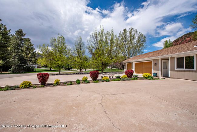 368 Meadow Ln, House other with 4 bedrooms, 3 bathrooms and null parking in Glenwood Springs CO | Image 5