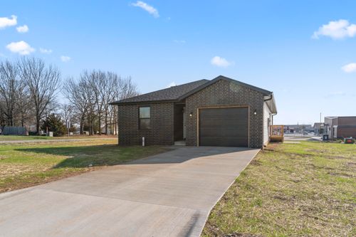 416 N Cherokee Trl, Clever, MO, 65631-6682 | Card Image