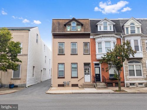 820 E Market St, YORK, PA, 17403-1102 | Card Image