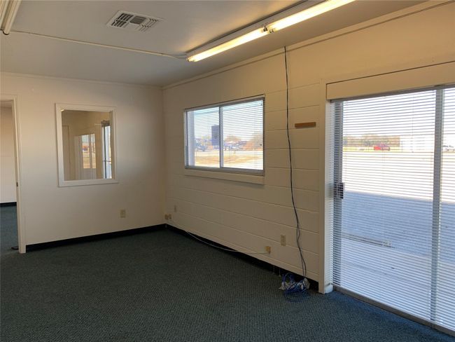 2924 E Austin St, Home with 0 bedrooms, 0 bathrooms and 5 parking in Giddings TX | Image 10