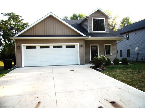 304 E Hardy St, Fremont, IN, 46737-2121 | Card Image